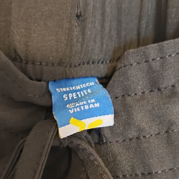 Old Navy Women's Black Stretchtech Quick Dry Cargo Pants with Drawstring - Picture 2 of 7